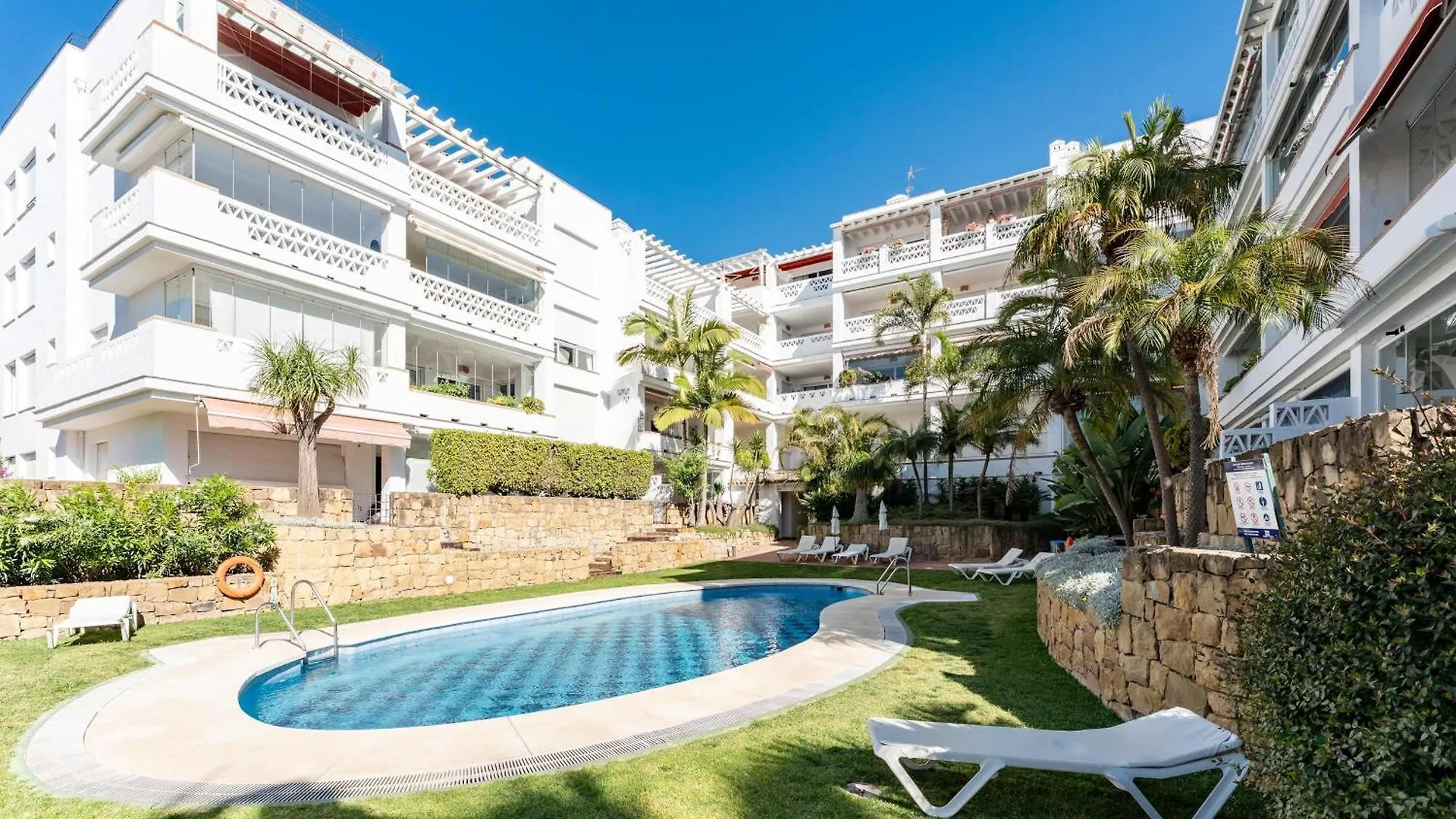 Apartamento Familiar Con Acceso Directo A La Playa En Puente Romano, Marbella 0*,  Spain
