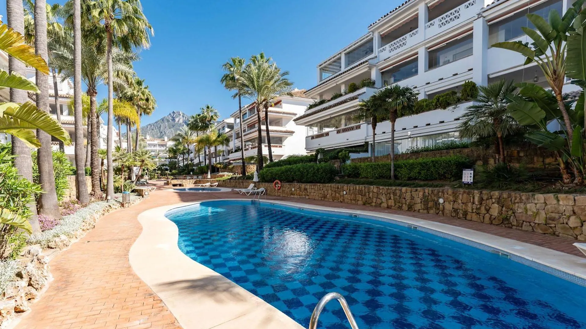Apartment Apartamento Familiar Con Acceso Directo A La Playa En Puente Romano, Marbella Spain