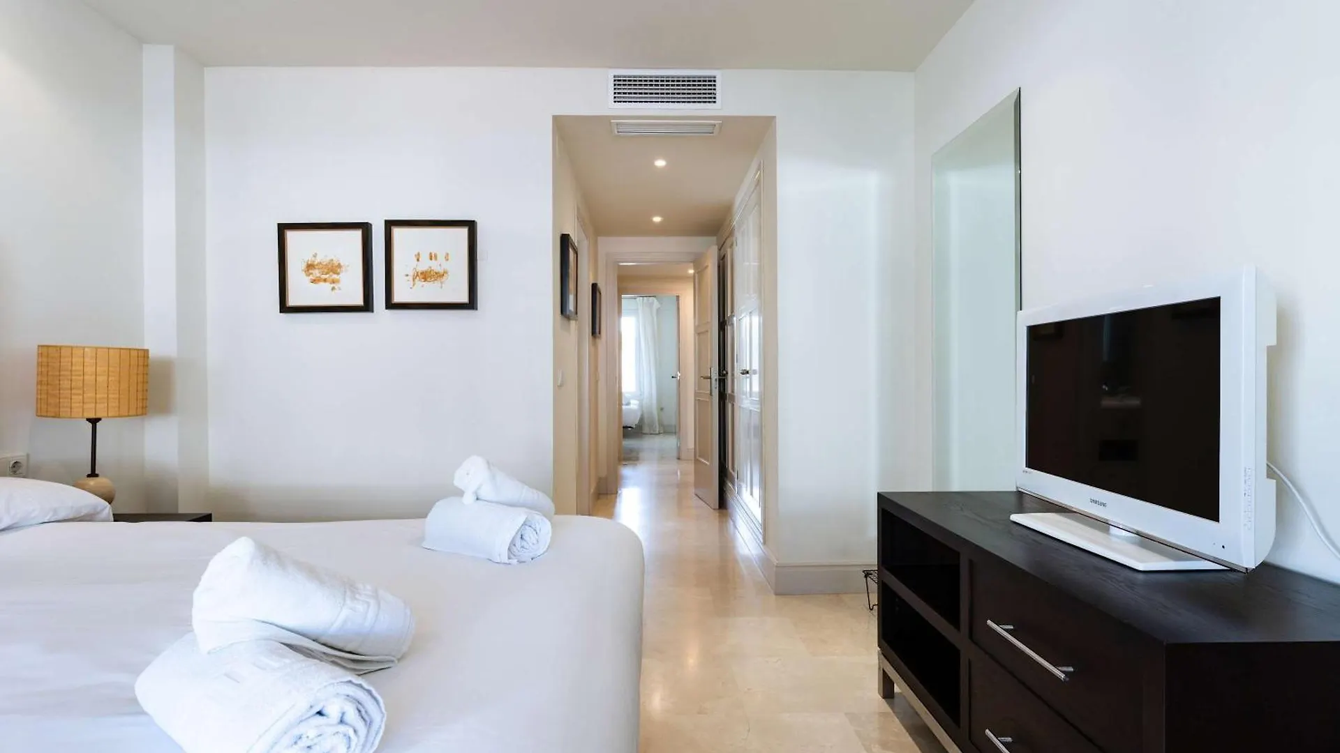 Apartamento Familiar Con Acceso Directo A La Playa En Puente Romano, Marbella Apartment