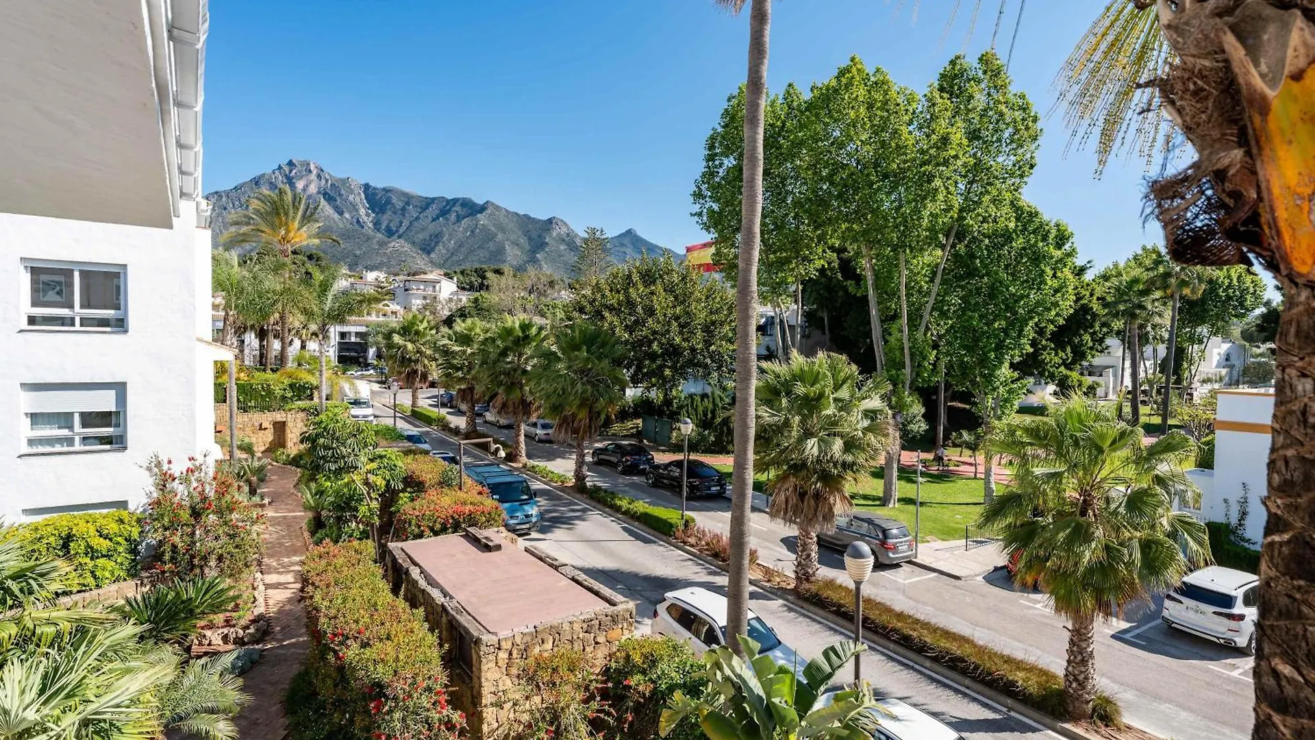 Apartamento Familiar Con Acceso Directo A La Playa En Puente Romano, Marbella