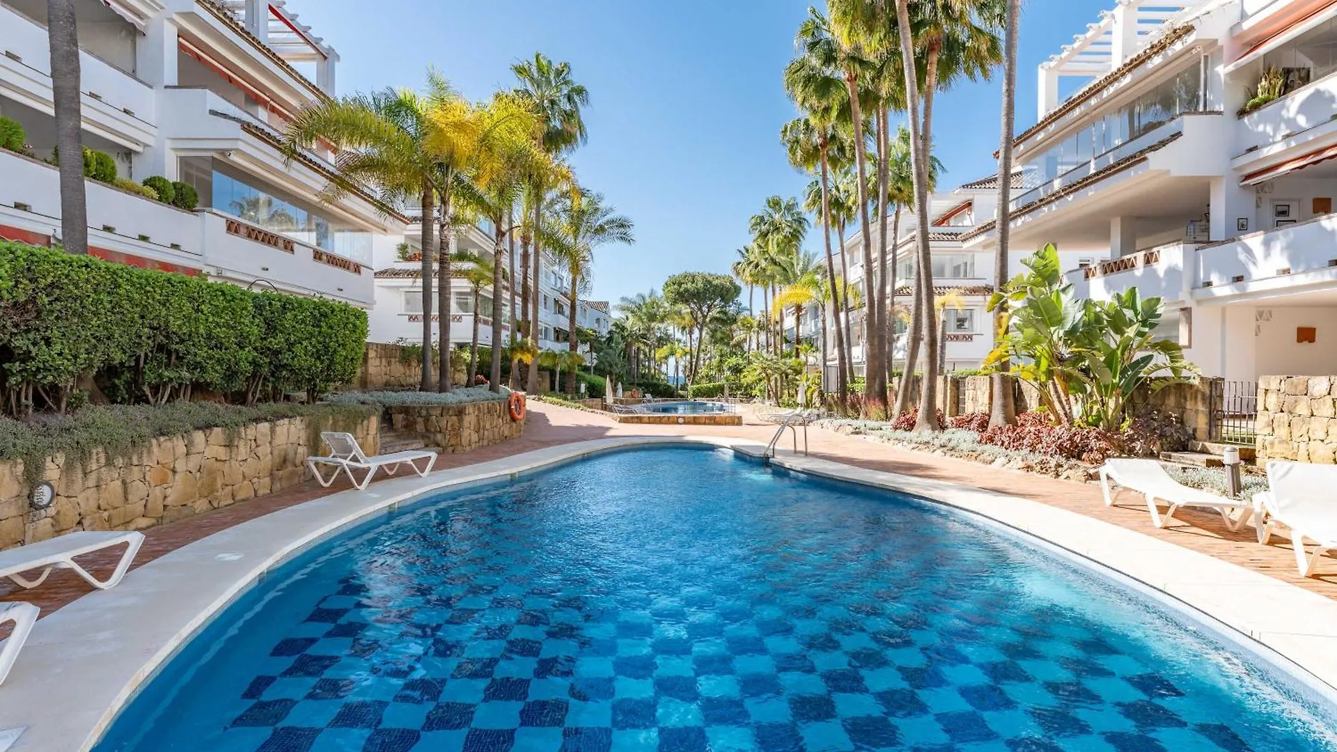 Apartamento Familiar Con Acceso Directo A La Playa En Puente Romano, Marbella