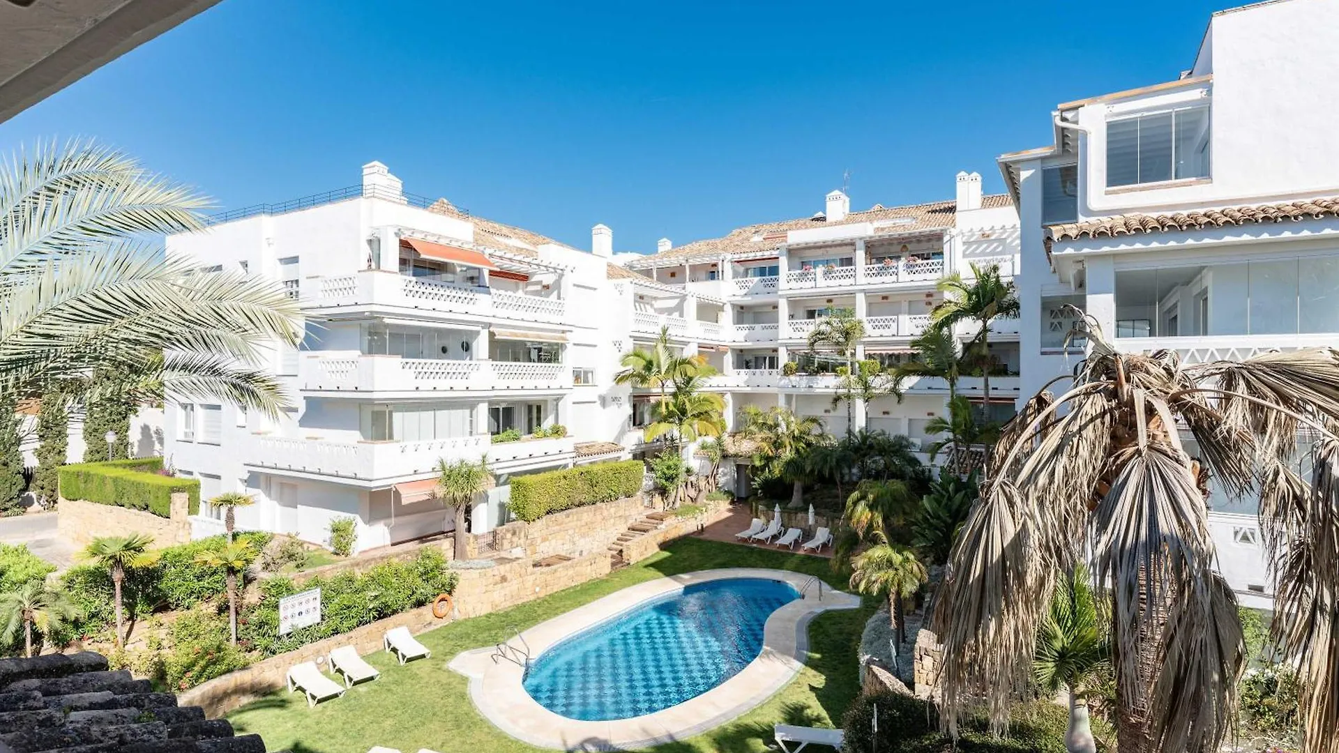 Apartamento Familiar Con Acceso Directo A La Playa En Puente Romano, Marbella Apartment