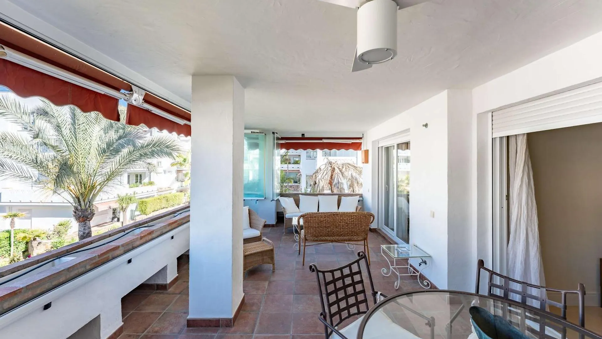 Apartamento Familiar Con Acceso Directo A La Playa En Puente Romano, Marbella Spain