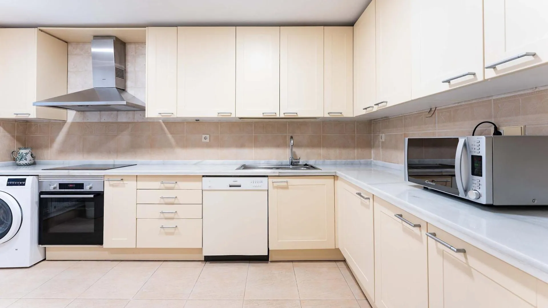 Apartamento Familiar Con Acceso Directo A La Playa En Puente Romano, Marbella Lejlighed